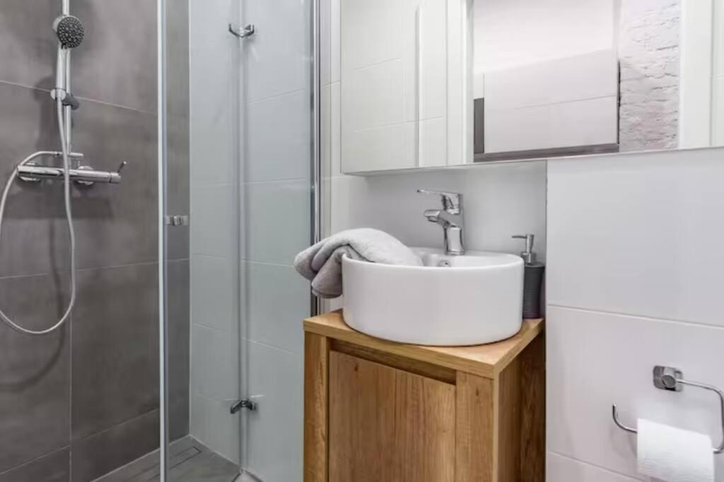Kawalerka W Srodmiesciu 23 Appartement Łódź Buitenkant foto